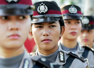 Vì sao Indonesia kiểm tra trinh tiết nữ cảnh sát?